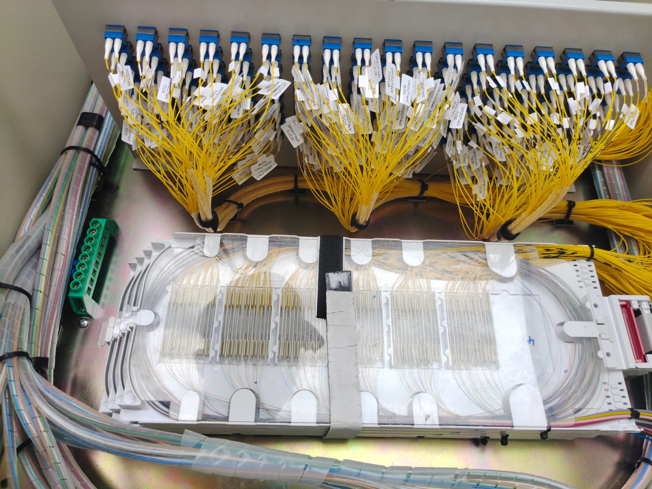 Optical distribution frame drawer with connectors, pigtails and splice cassettes